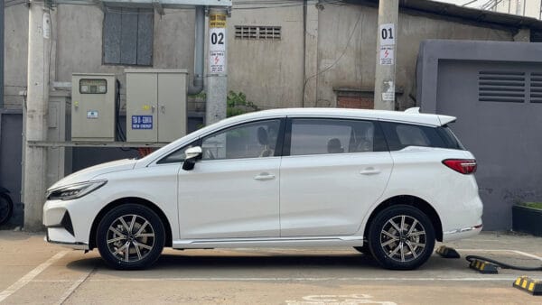 BYD M6 - Ảnh 4