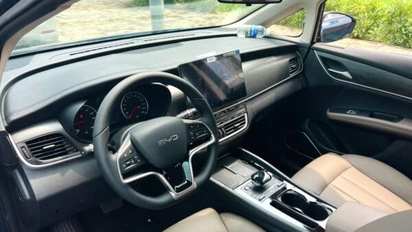 BYD M6 - Ảnh 7