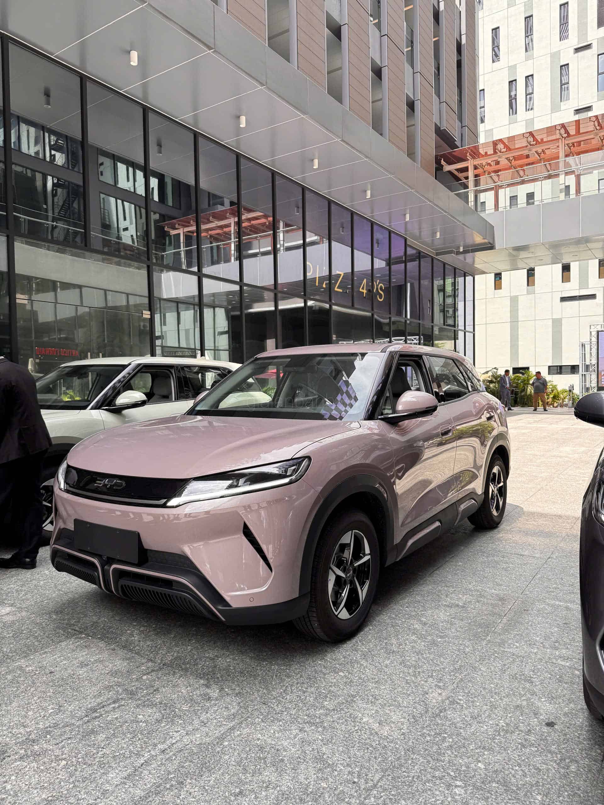 Mặt bên byd atto 2