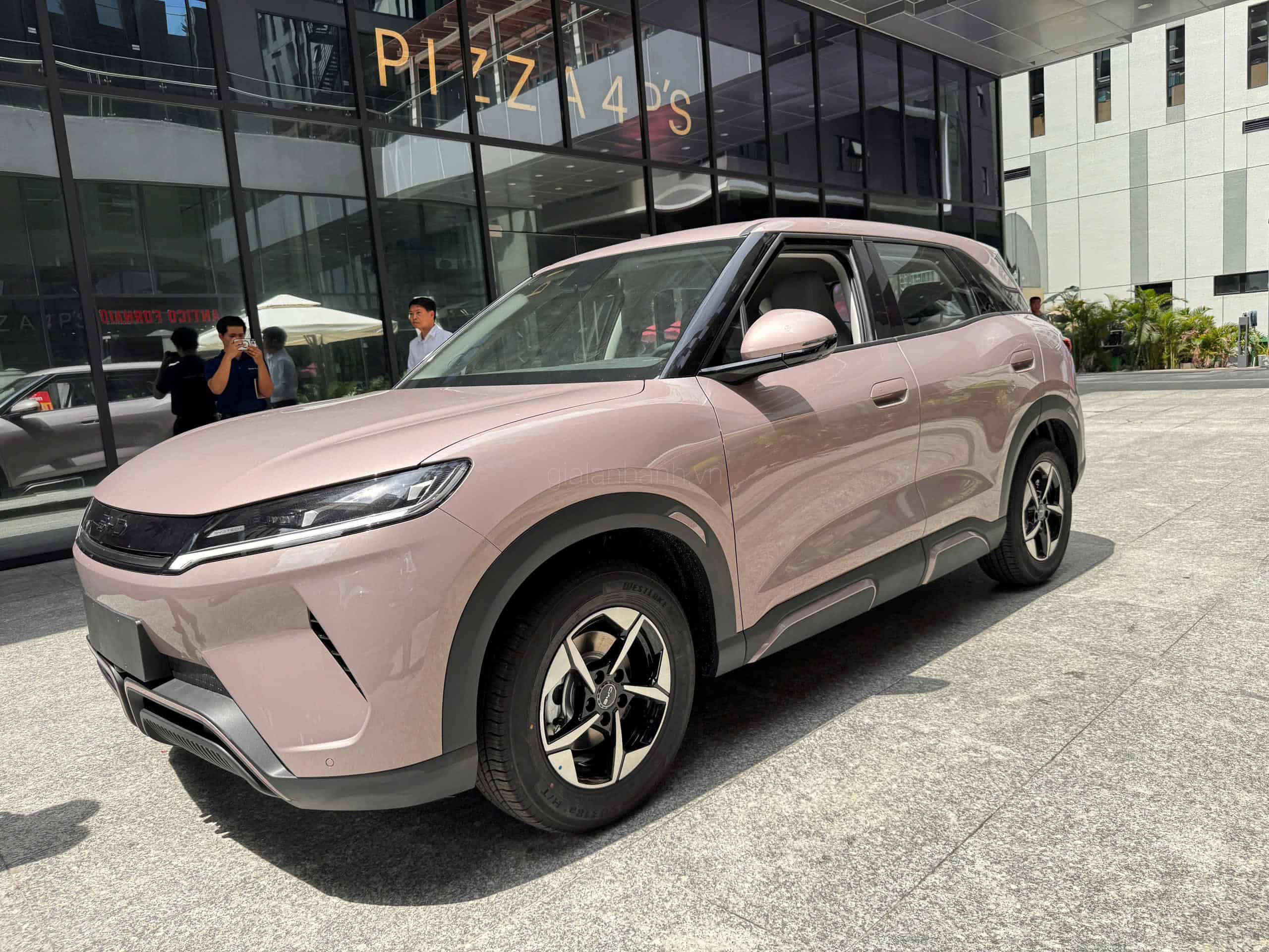 Mặt bên byd atto 2