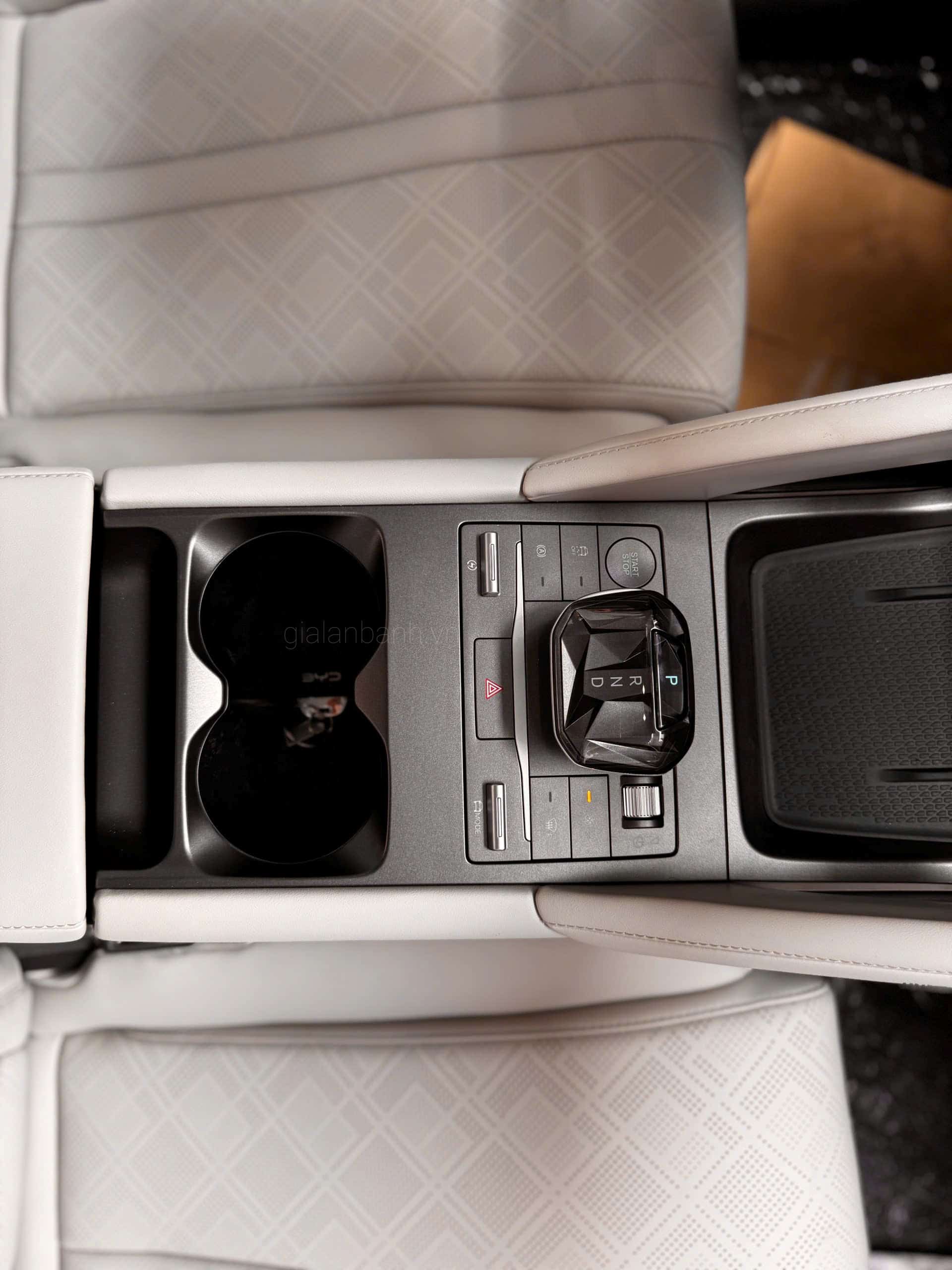 Hộc đựng đồ BYD Atto 2